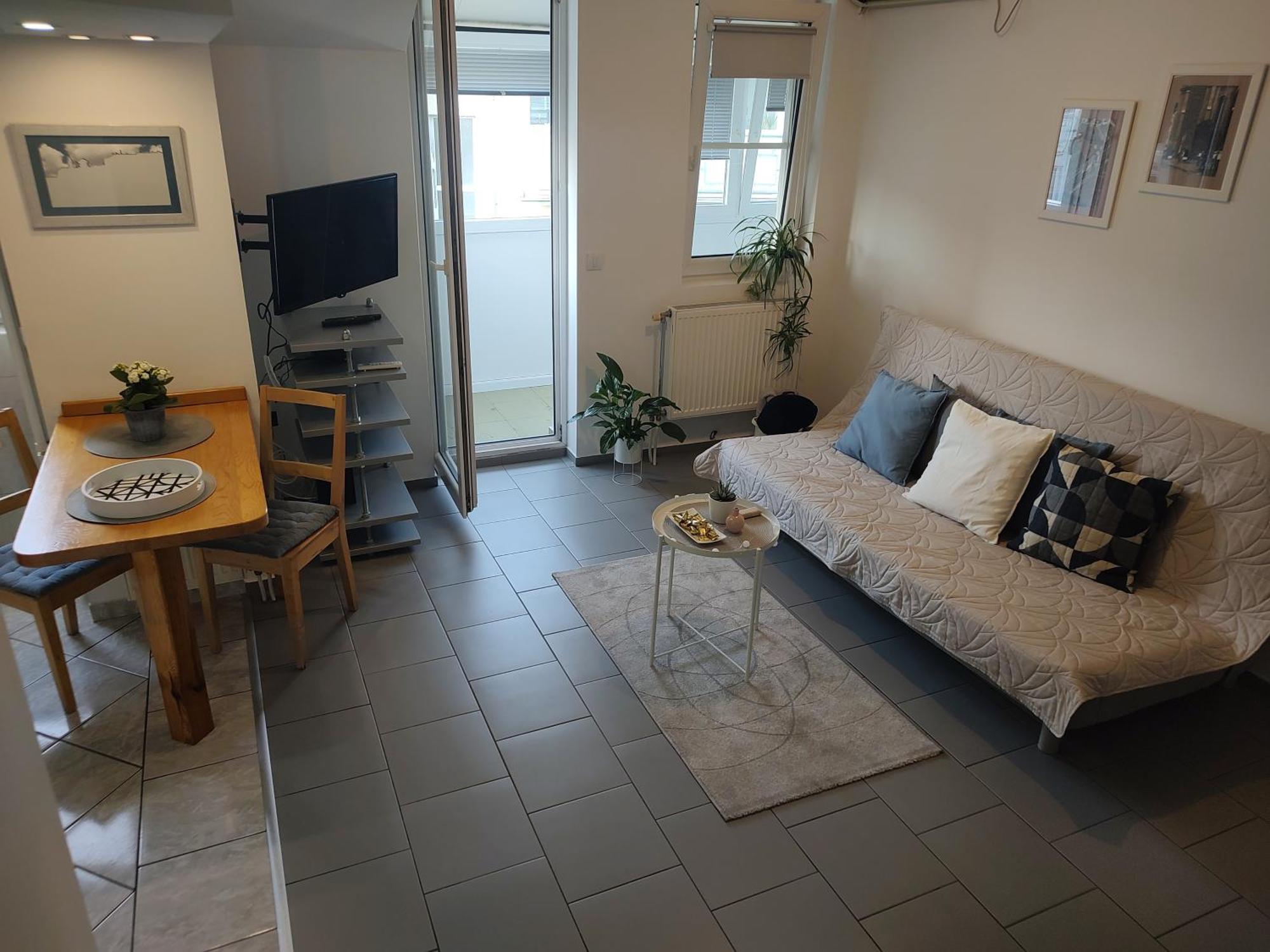 Twowheels Apartment - Apartment With Bicycles Novi Sad Buitenkant foto
